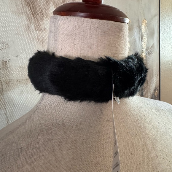 ASOS Black Faux Fur Choker - Picture 2 of 4